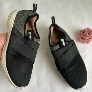 avia women size 6 Black and Gray Shoes